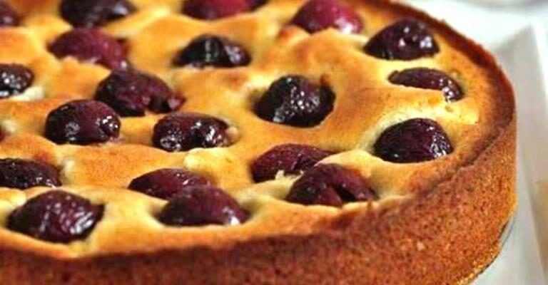 pirog-na-kefire-s-vishnei9