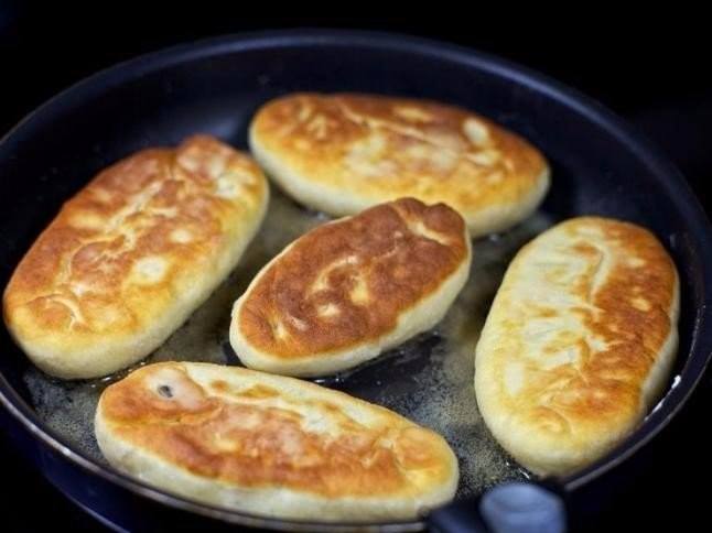 Быстрые пирожки на кефире с яйцом и луком — готовятся моментально!