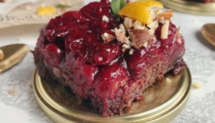 Готовим королевскую шарлотку с яблоками и вишней