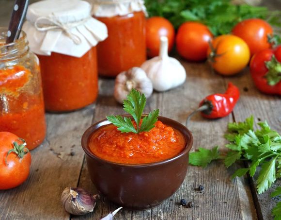 Готовим аджику на зиму: рецепты на любой вкус Готовим аджику на зиму: рецепты на любой вкус