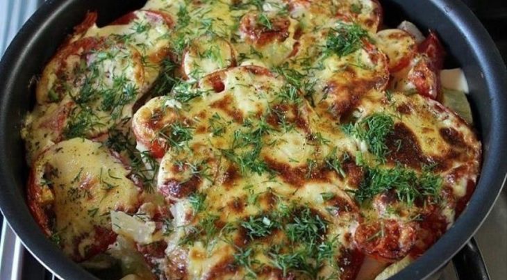 Кабачки, запечённые с картофелем. Блюдо — бомба, без возни и за копейки!