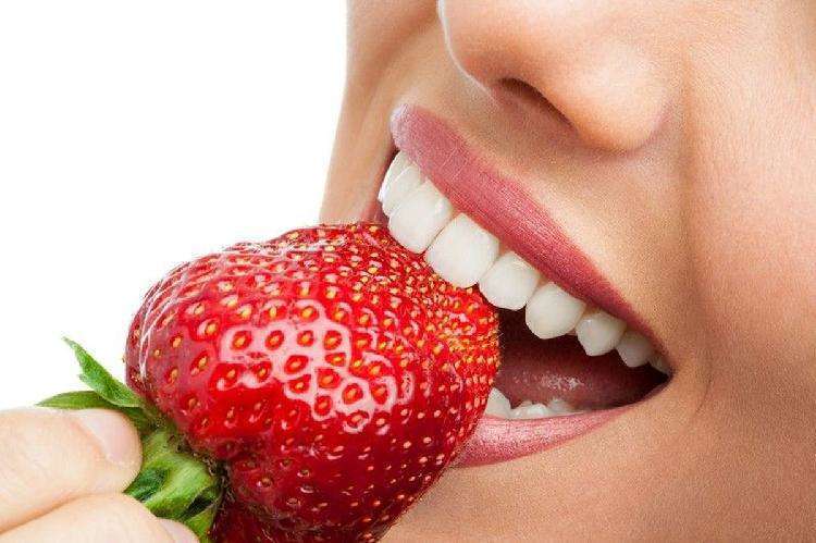 10 натуральных продуктов, которые отбеливают зубы 10 натуральных продуктов, которые отбеливают зубы