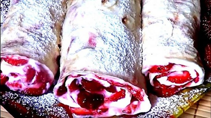 ВКУСНЫЙ И БЫСТРЫЙ РУЛЕТ ИЗ ЛАВАША «КЛУБНИКА В СМЕТАННОМ КРЕМЕ» БЕЗ ВЫПЕЧКИ!