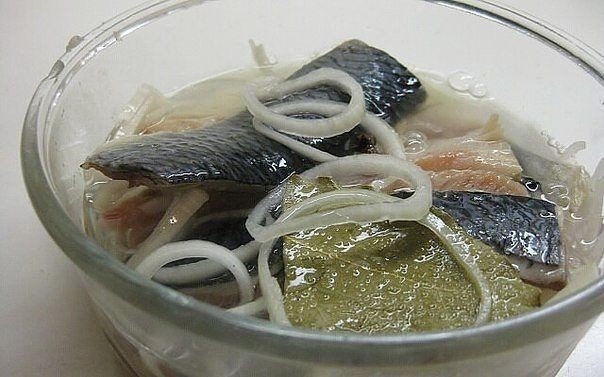 Такую селедочку в горчично-уксусной заливке, впервые, я попробовала у подруги на свадьбе — очень впечатлило!