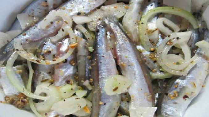 Маринованная мойва домашнего приготовления: ничего вкуснее не найдешь! Надежный рецепт.