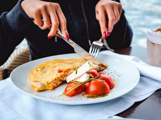 Полезные диетические продукты, которые можно есть даже ночью