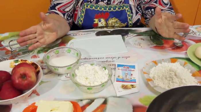 Добавьте в шарлотку творог — получится ещё вкуснее