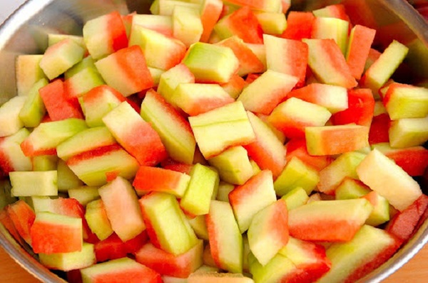 УВИДЕЛА, КАК ПОДРУГА КЛАДЕТ АРБУЗНЫЕ КОРКИ В БЛЕНДЕР… КОГДА УЗНАЛА ЗАЧЕМ, САМА ПЕРЕСТАЛА ИХ ВЫБРАСЫВАТЬ!