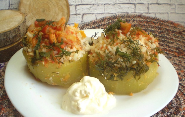 Кабачки фаршированные с мясом и рисом