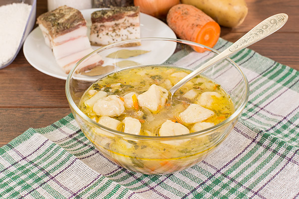Суп с клецками и ветчиной