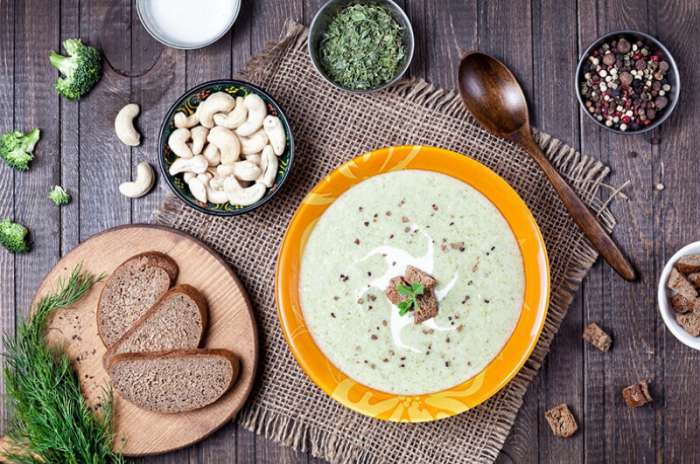 5 рецептов вкусных детокс-супов, которые помогут похудеть