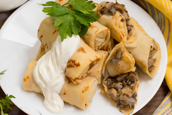 Блинчики с грибами и чесноком