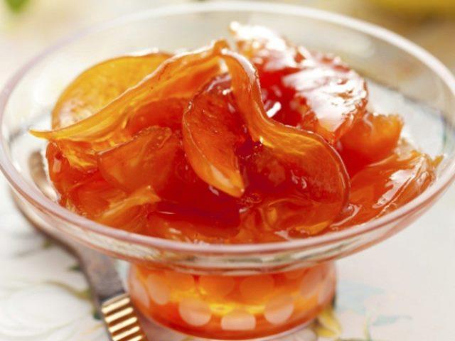Чашка чая и ароматное янтарное варенье из груш – идеальное сочетание, которое непременно доставит вам наслаждение.