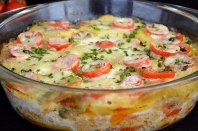 Чуть язык не проглотила! Отличный рецепт приготовления ароматной картофельной запеканки с фаршем и овощами. Советую!