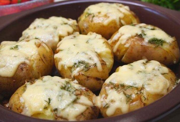 КАРТОФЕЛЬ ПО-АВСТРАЛИЙСКИ, СПОСОБ ПРЕВРАЩЕНИЯ БАНАЛЬНОЙ КАРТОШКИ В ОЧЕНЬ ВКУСНУЮ КАРТОШКУ.