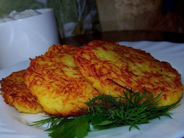 Классические белорусские драники.