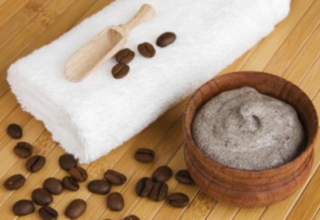Кофейная маска для лица с сильным омолаживающим эффектом.