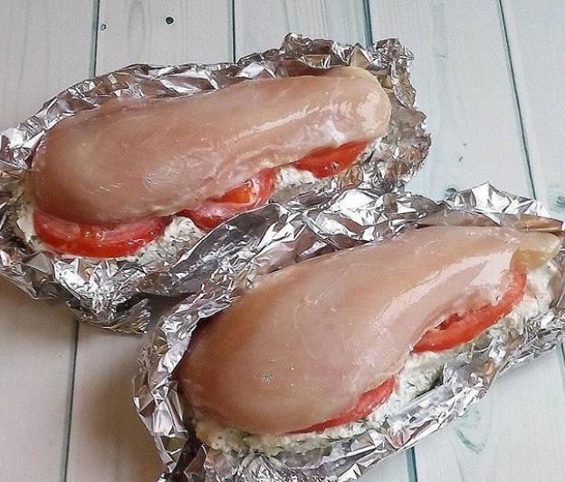 Легкий и вкусный ужин — Куриное филе с творогом и зеленью  