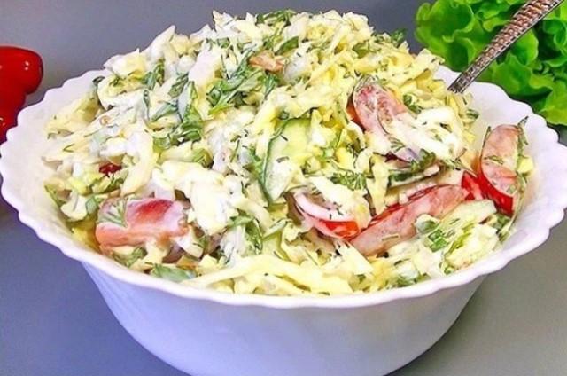 Лёгкий весенний салат порадует не только приятным вкусом, но и поднимет настроение своими яркими красками.