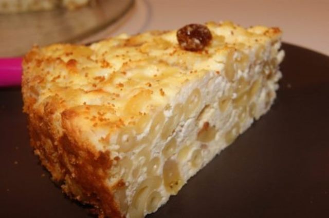 Макаронник с творогом и изюмом… Нежный и сытный! Готовится легко и не надоедает. Макаронник с творогом и изюмом… Нежный и сытный! Готовится легко и не надоедает.