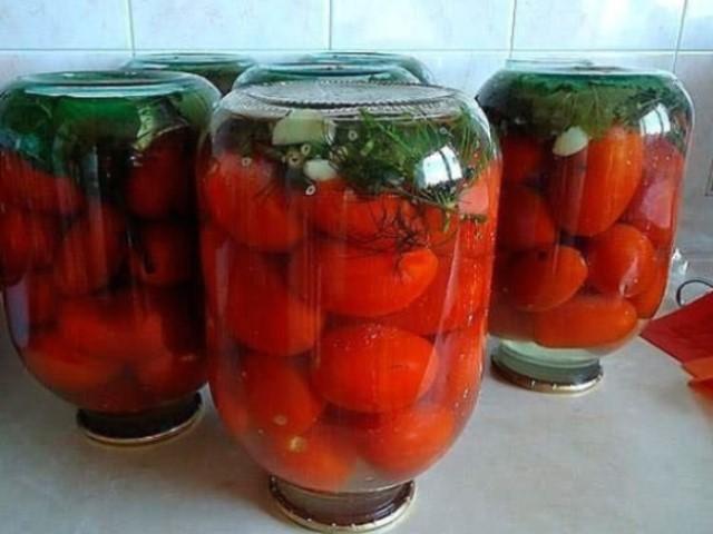 Маринованные помидоры сладко-острые - ещё один рецепт для заготовки на зиму из помидор.