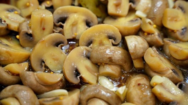 Маринованные шампиньоны - быстро, вкусно и в 2 раза дешевле, чем в магазине!