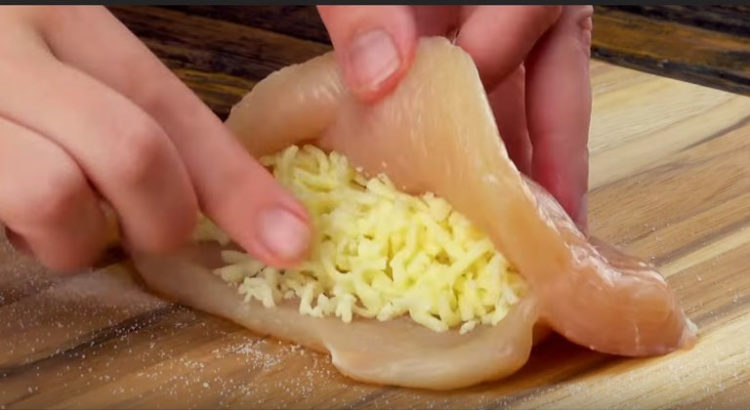 НАПОЛНЯЕМ КУРИНЫЕ ГРУДКИ СЫРОМ И ЗАКРЫВАЕМ. ЭТОТ РЕЦЕПТ – ВЫШЕ ВСЯКИХ ПОХВАЛ! НАПОЛНЯЕМ КУРИНЫЕ ГРУДКИ СЫРОМ И ЗАКРЫВАЕМ. ЭТОТ РЕЦЕПТ – ВЫШЕ ВСЯКИХ ПОХВАЛ!