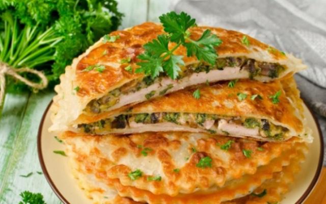 Не просто отбивная: тонкое поджаристое тесто, сочное мясо и шпинат. Свиные отбивные без теста совсем не те!