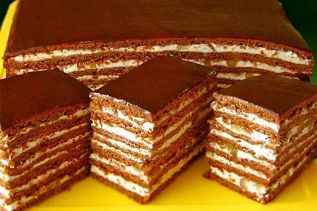  Нереально вкусный шоколадный медовик с орехами. 