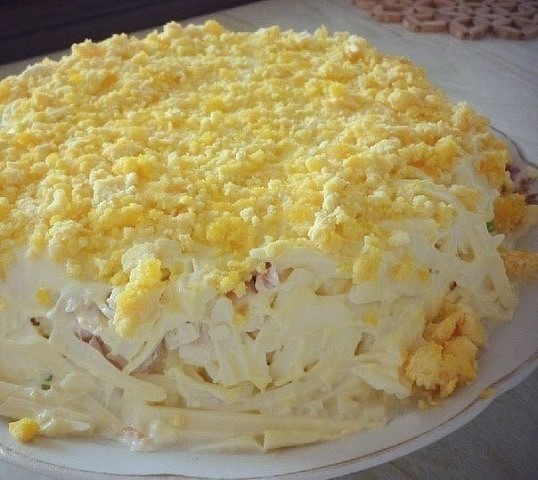НЕЖНЕЙШИЙ САЛАТ, КОТОРЫЙ ГОСТИ СМЕТАЮТ ЗА СЧИТАННЫЕ МИНУТЫ!