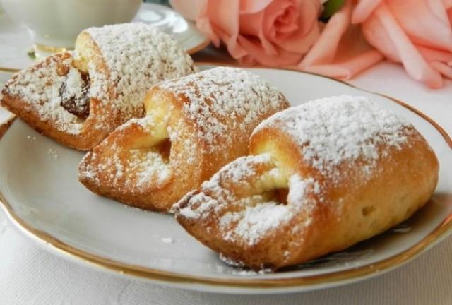 Нежные, воздушные и мягкие творожные рогалики по-домашнему за моим столом разлетаются за считанные минуты.