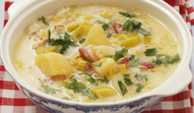 Нежный сливочный суп с салями и шпинатом: на курином бульоне, попробуйте, вам понравится!