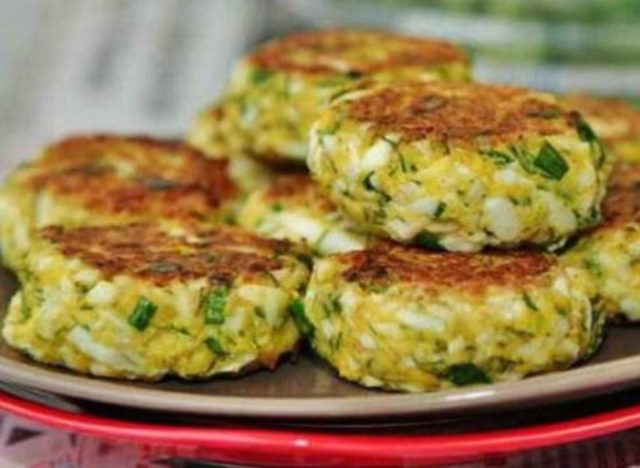  Оригинальные, необыкновенно нежные, самые вкусные — котлеты из яиц с зеленью.