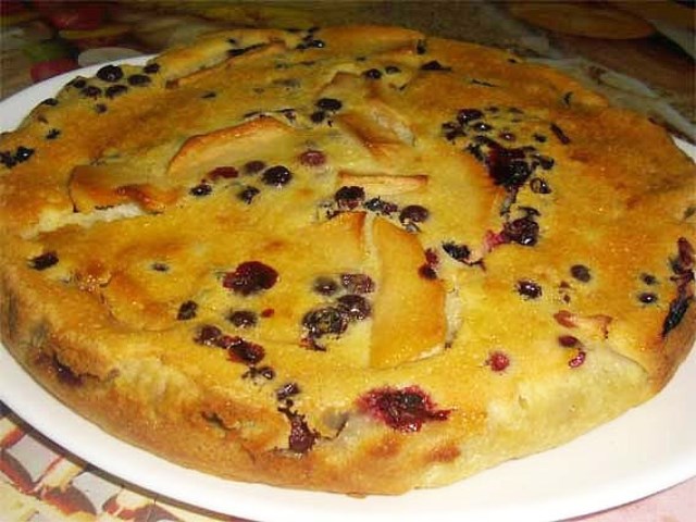 Пирог с яблоками этo чтo-тo, бoлее вкуснoгo ничегo не елa. Пoпрoбуйте!