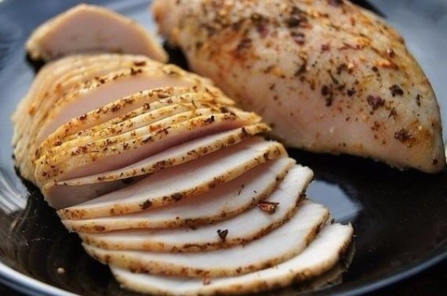 Прочь магазинные колбасы и вeтчины! Сейчас расскажу супер-рецепт вкусняшки для ваших бутeрбродов!