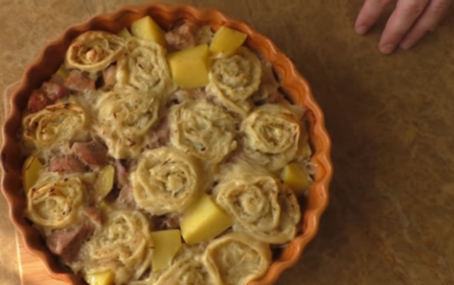 Рецепт выручалочка! Накормил всю семью — мясо в розах!