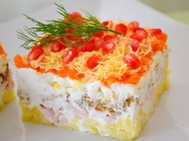 Салат "Зимний " – простой и одновременно праздничный!