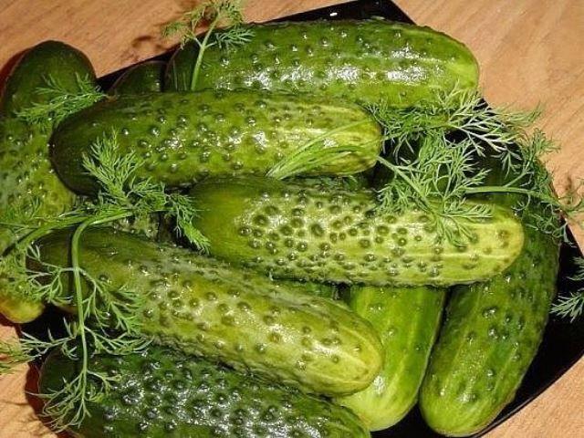 Соленые огурцы как, из бочки.