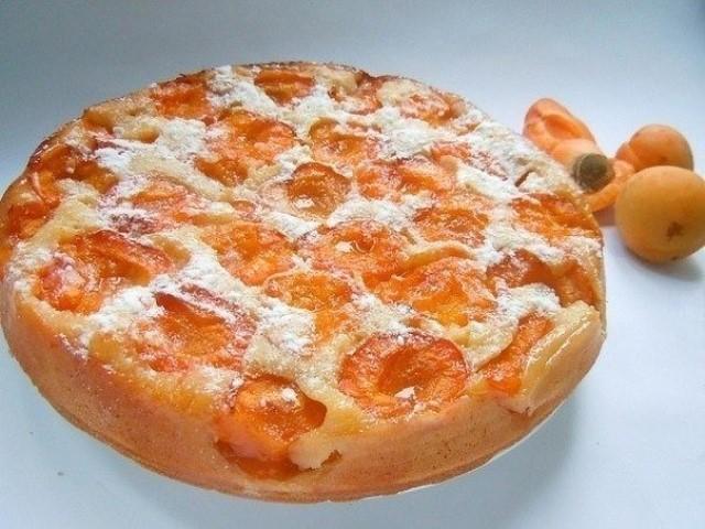 Солнечный, ароматный, пышный пирог с абрикосами удивит Вас своей нежностью.
