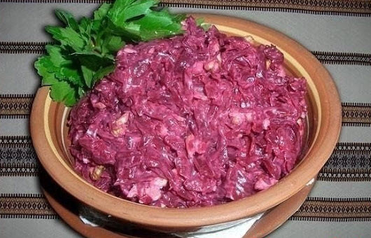 Свекольный салат с сыром и яйцом Свекольный салат с сыром и яйцом