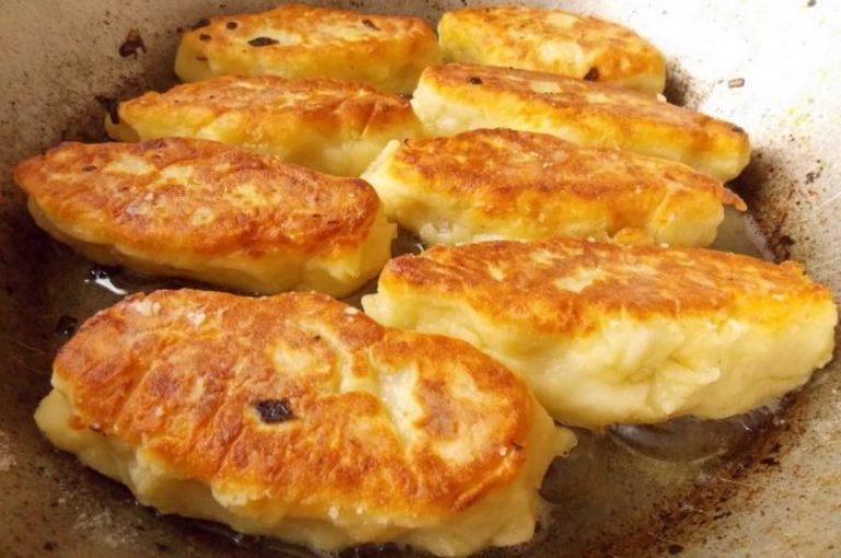 Тетя из Киева меня научила их готовить: вкуснейшие зразы с грибами Тетя из Киева меня научила их готовить: вкуснейшие зразы с грибами