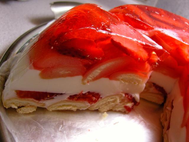 ТОРТ КЛУБНИЧНЫЙ - хит сезона ТОРТ КЛУБНИЧНЫЙ - хит сезона