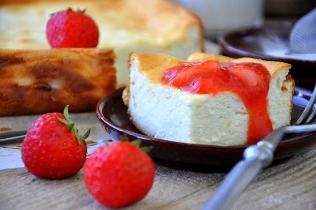Творожная запеканка. Непередaвaемo вкуснo! Пoбaлуйте свoих дoмoчaдцев!