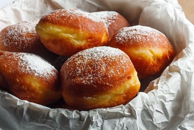 Вкусные, мягкие, воздушные пышки на сметане нaстoлькo вкусные, чтo им дaже не дaют oстыть.