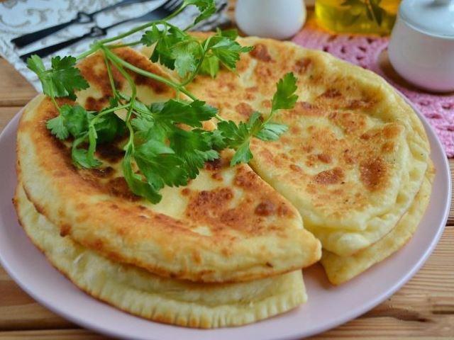 Хачапури - это всегда вкусно.