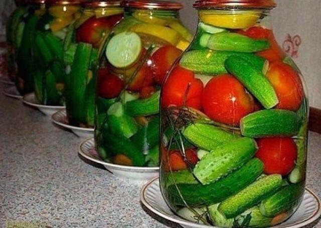 Яркое овощное ассорти на зиму – заряд витаминов и отменный вкус.