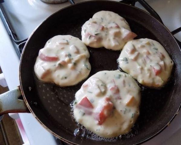 Завтрак-фурор: оладьи со вкусом пиццы