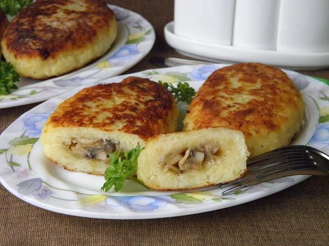 Зразы картофельные с грибами - бюджетное, сытное, ароматное и вкусное блюдо для всей семьи.